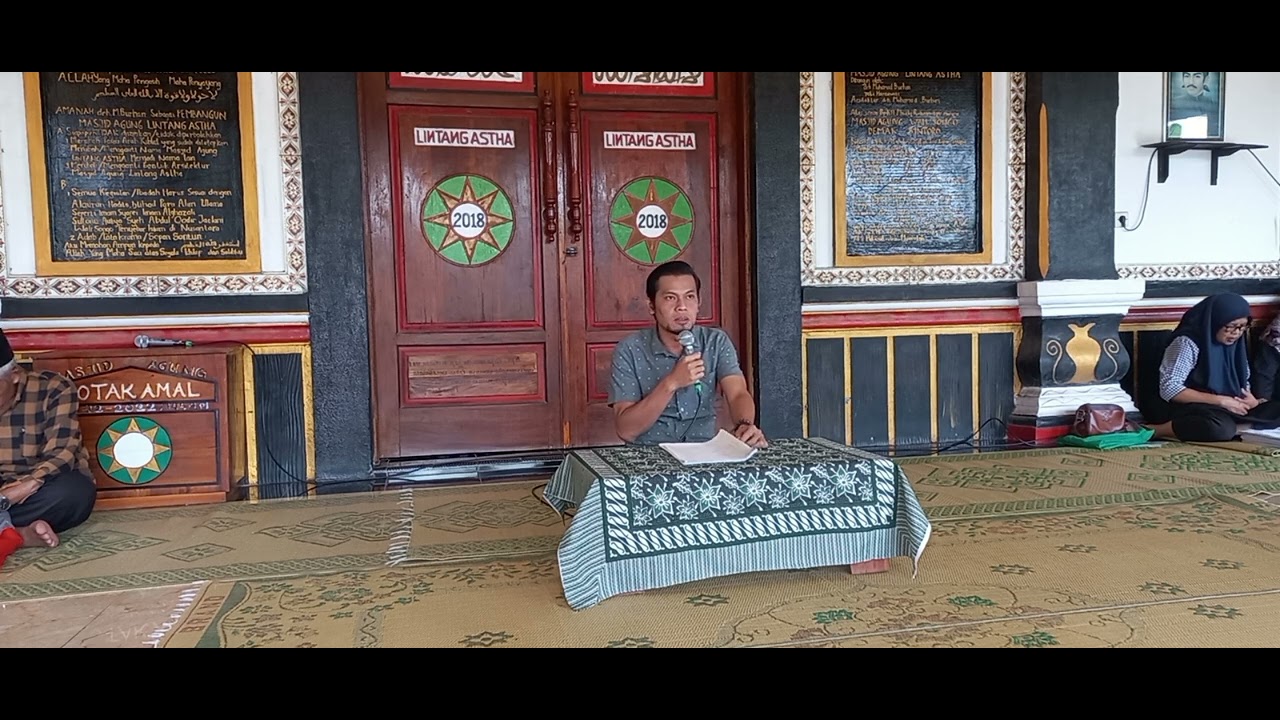 Berdoa dan bersholawat bersama sebelum bekerja dan beraktifitas lainnya.