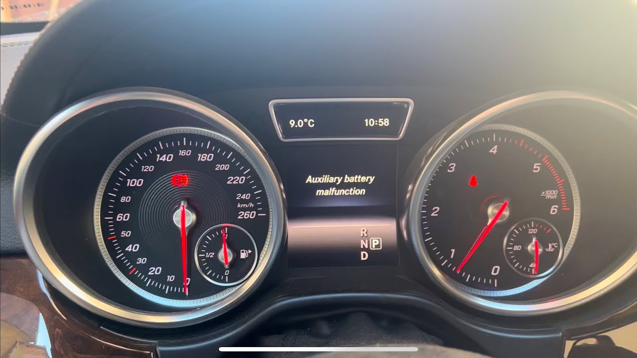 Неисправность вспомогательной батареи Mercedes W166 W292. Место установки и замена вспомогательно...