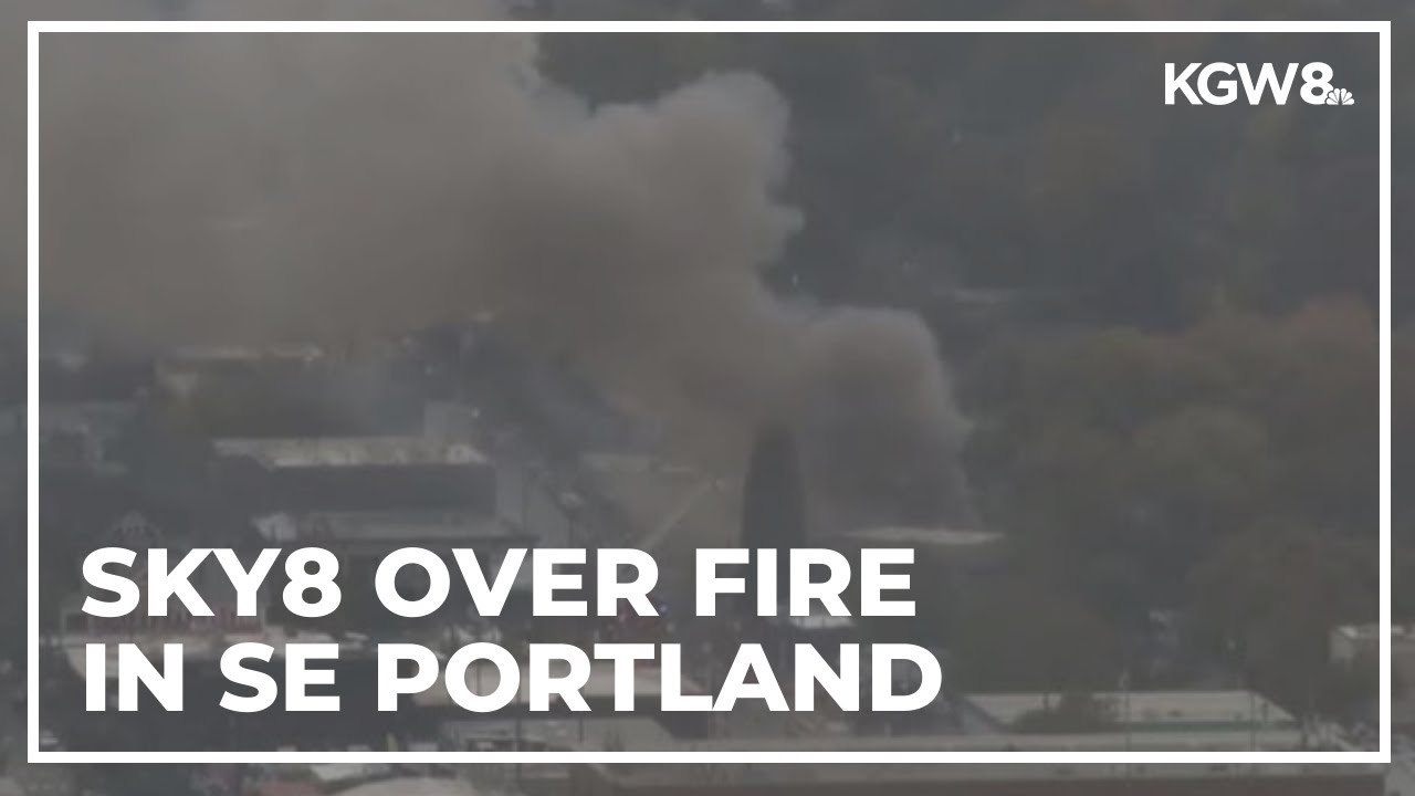 Firefighters respond to commercial fire in Southeast Portland
