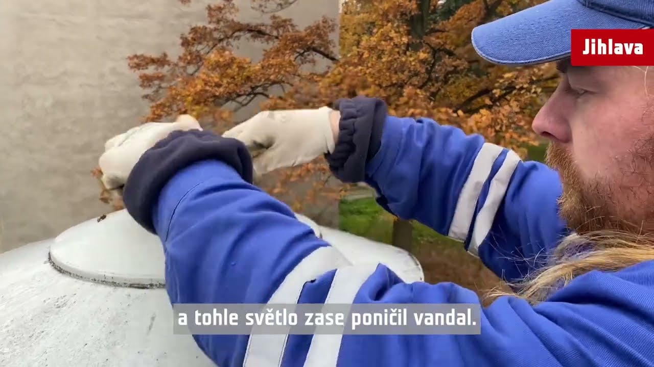 Někdy se musí rozsvítit pouliční osvětlení i ve dne