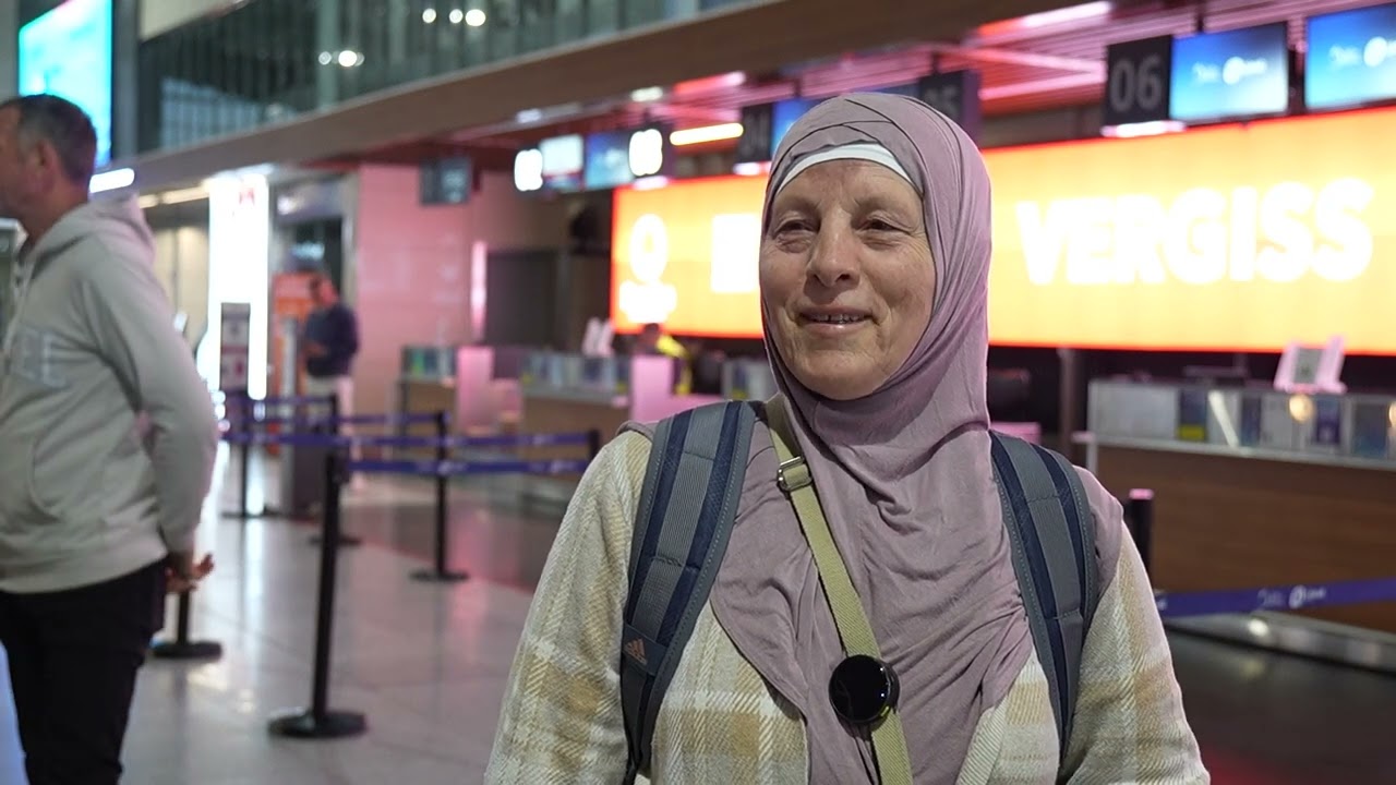 Emocionet e haxhilereve në aeroportin 
