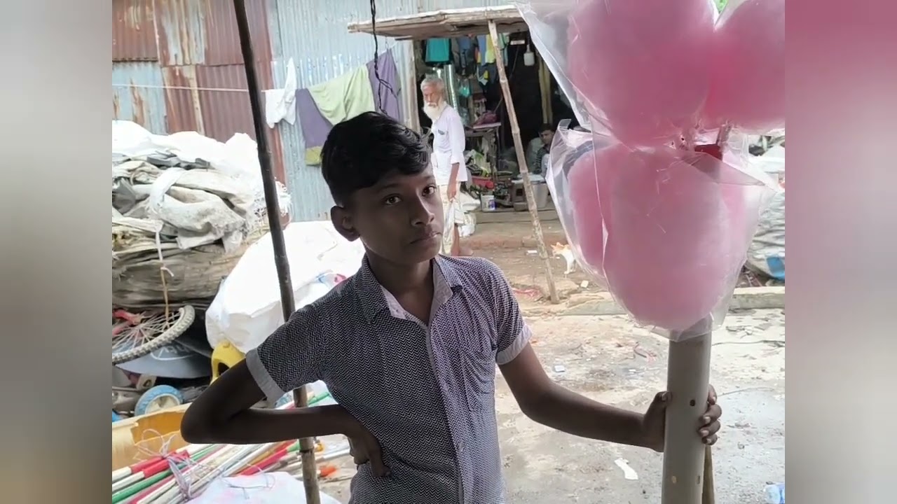 ছেলেটা বলতাছে আজকে বেচাকেনা নাই 