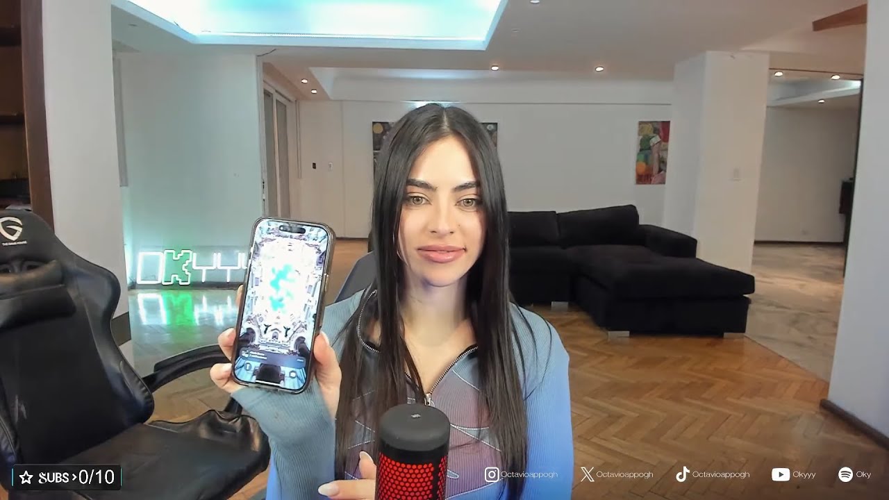 LA BRASILERA TOXICA Y LE REVISA EL CELULAR A OKY