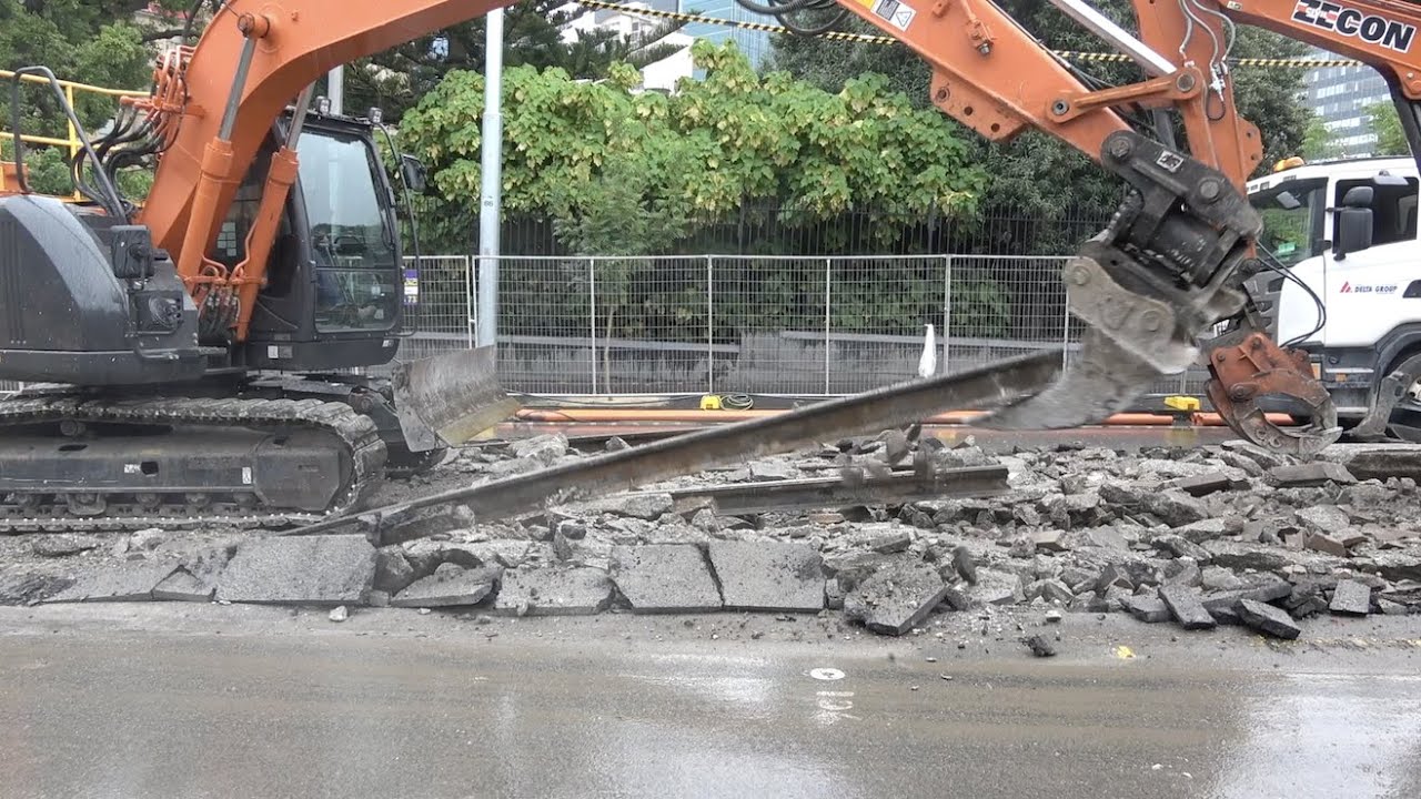 Rapid Tram Track Renewal Gisbourne St Melbourne Feb 2023. 300 metres in 6 days.