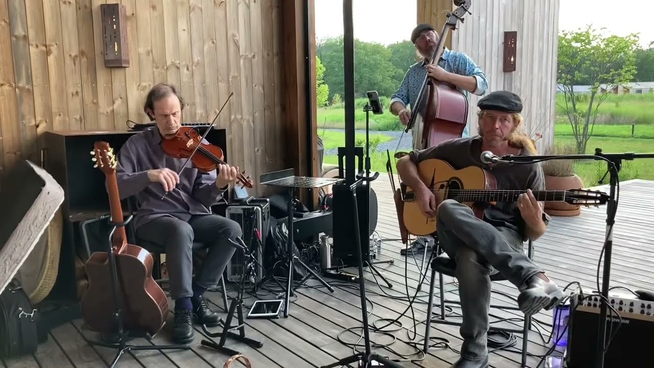 Speevy (Django Reinhardt), played by the Broken Heartstrings Trio