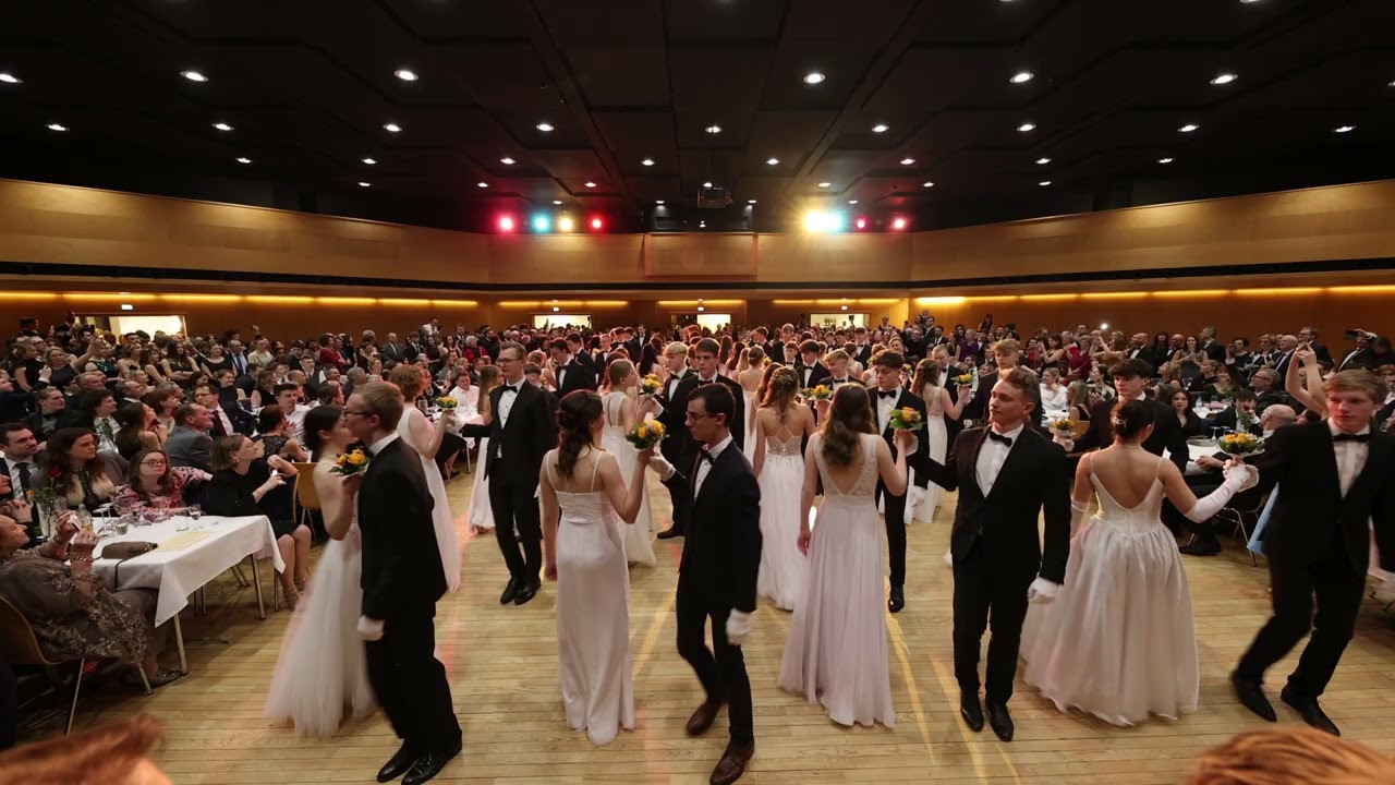 Erste Eröffnung beim Debütantenball der Tanzschule 7 Dance im Steyrer Stadtsaal am 14.01.2023