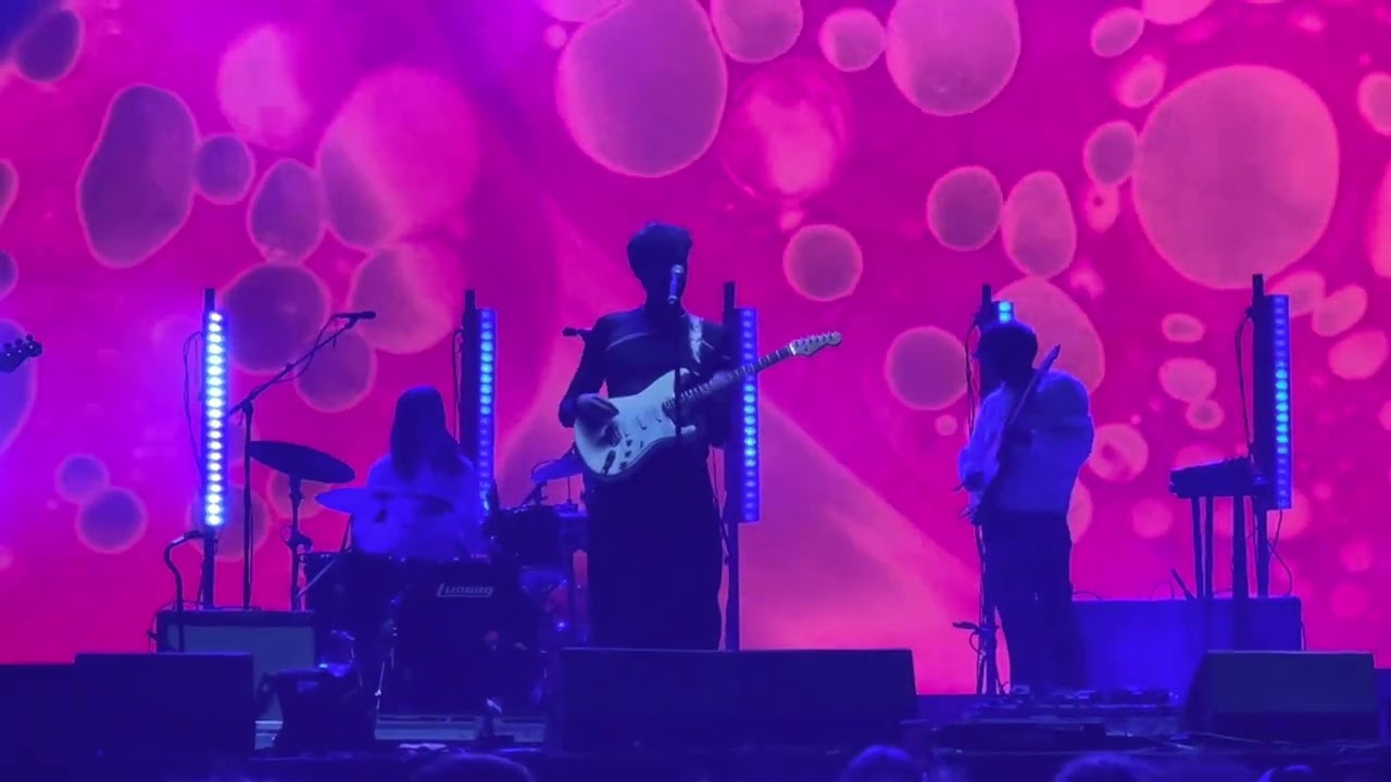 Omar Apollo - Want U Around (Live at ACL Fest 10/14/22)