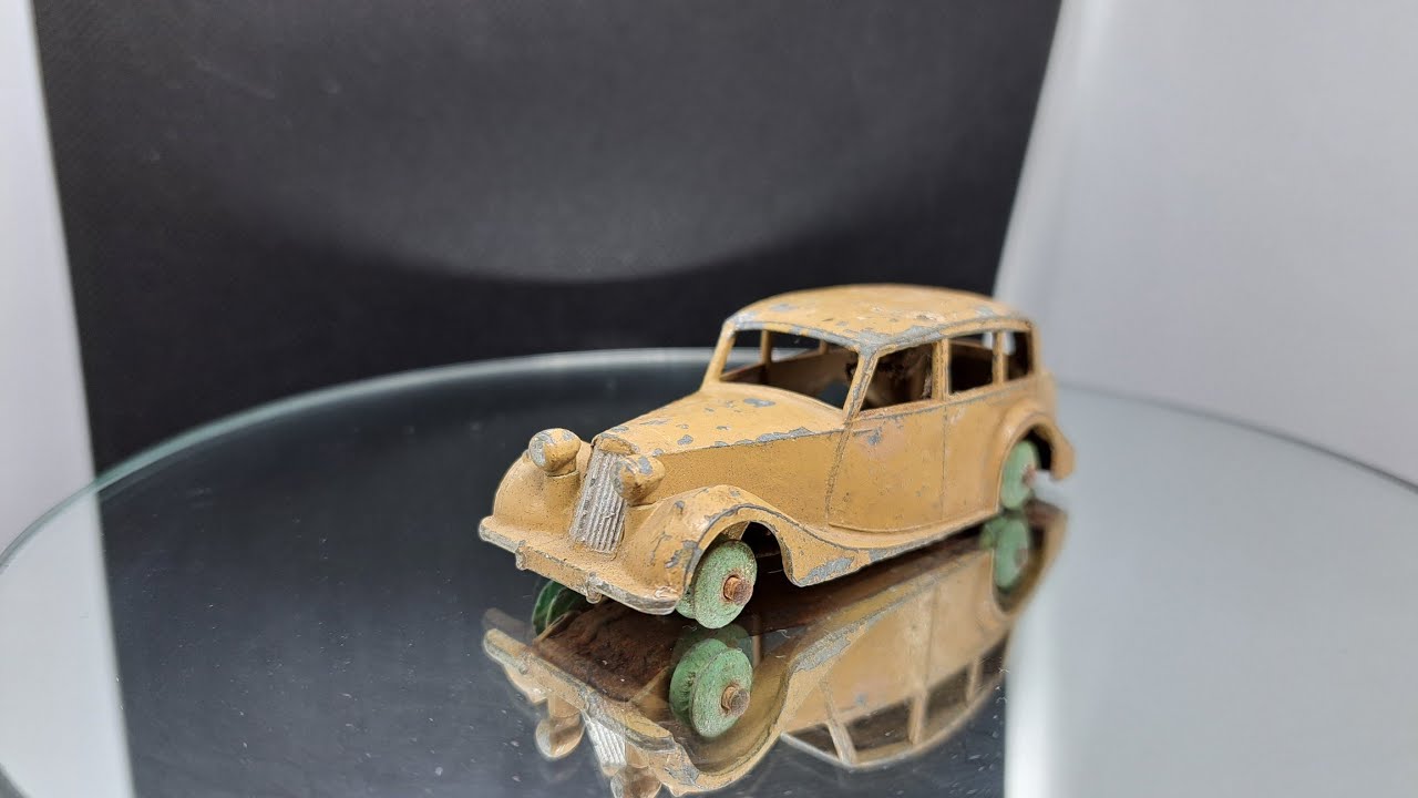 Diecast Restoration Dinky Toys Triumph 1800  no/151/40b.  1948/53