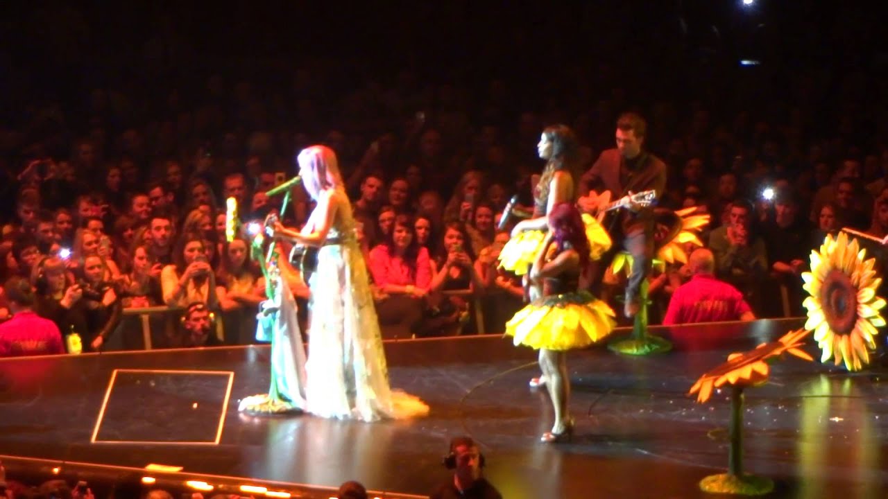 Katy Perry - Prismatic World Tour - One That Got Away / Thinking Of you
