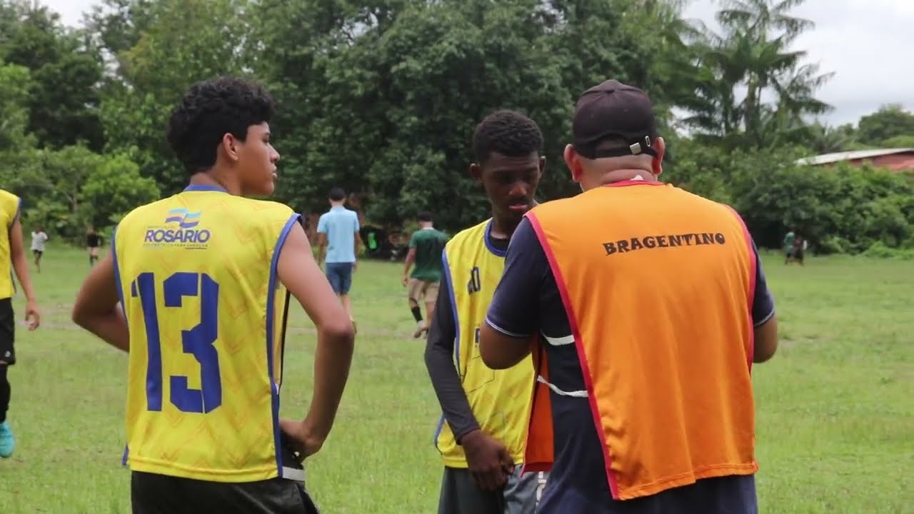 ESCOLINHA DE FUTEBOL REÚNE GAROTOS QUE SONHAM EM SER PROFISSIONAIS
