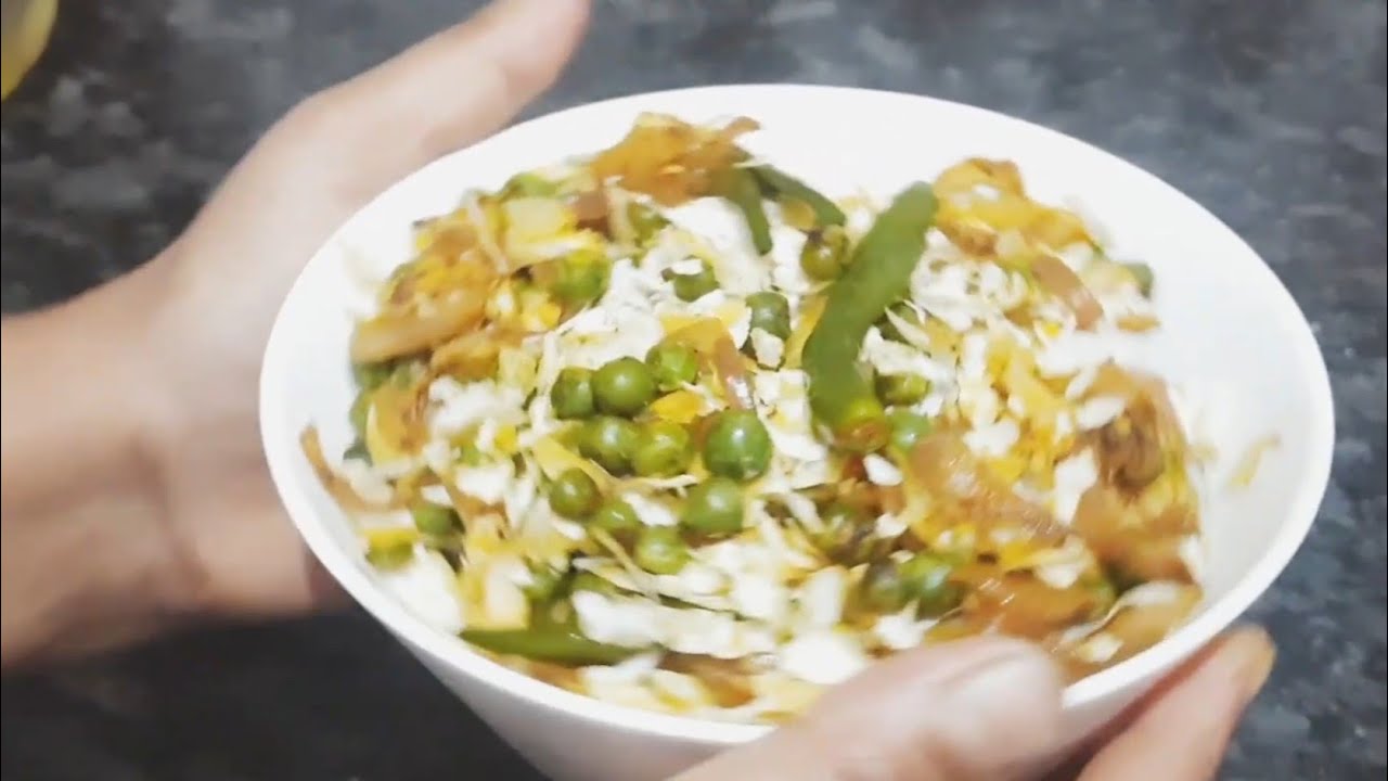 Delicious matar chiwda recipe.. like,share,subscribe this video