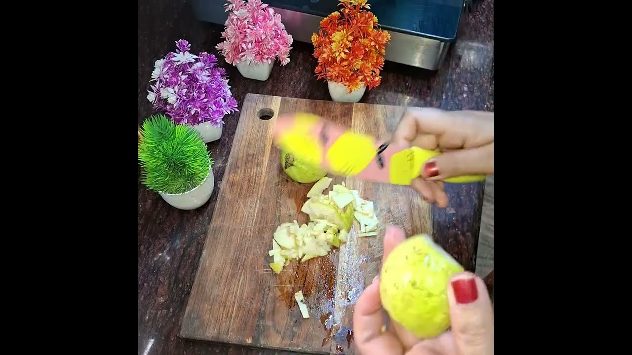 Amrud hai falo ka raja😍 