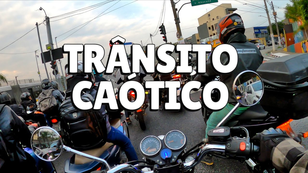 Triumph Bonneville no Trânsito Caótico de São Paulo