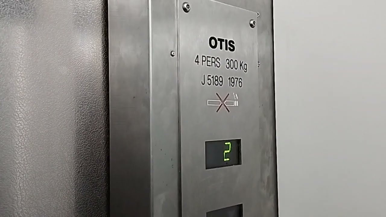 (Castres) лифт Otis Pre-Lexan 1976, г/п 300 кг, V≈1.0