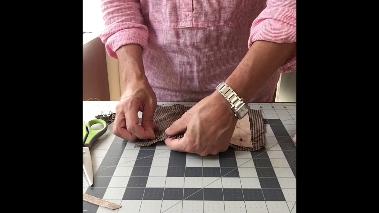 flosstube #2 - Mani di Donna Designer - 31st October pillow tutorial