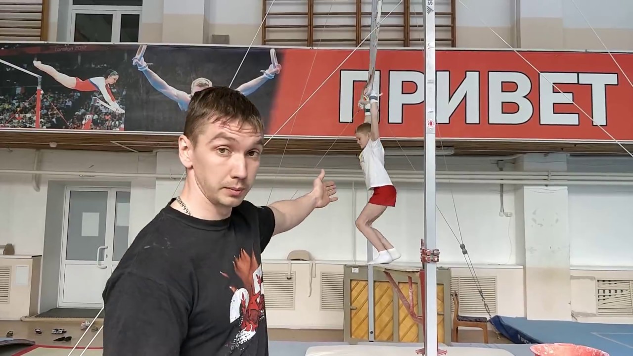 Как учат выход на две на кольцах гимнасты?