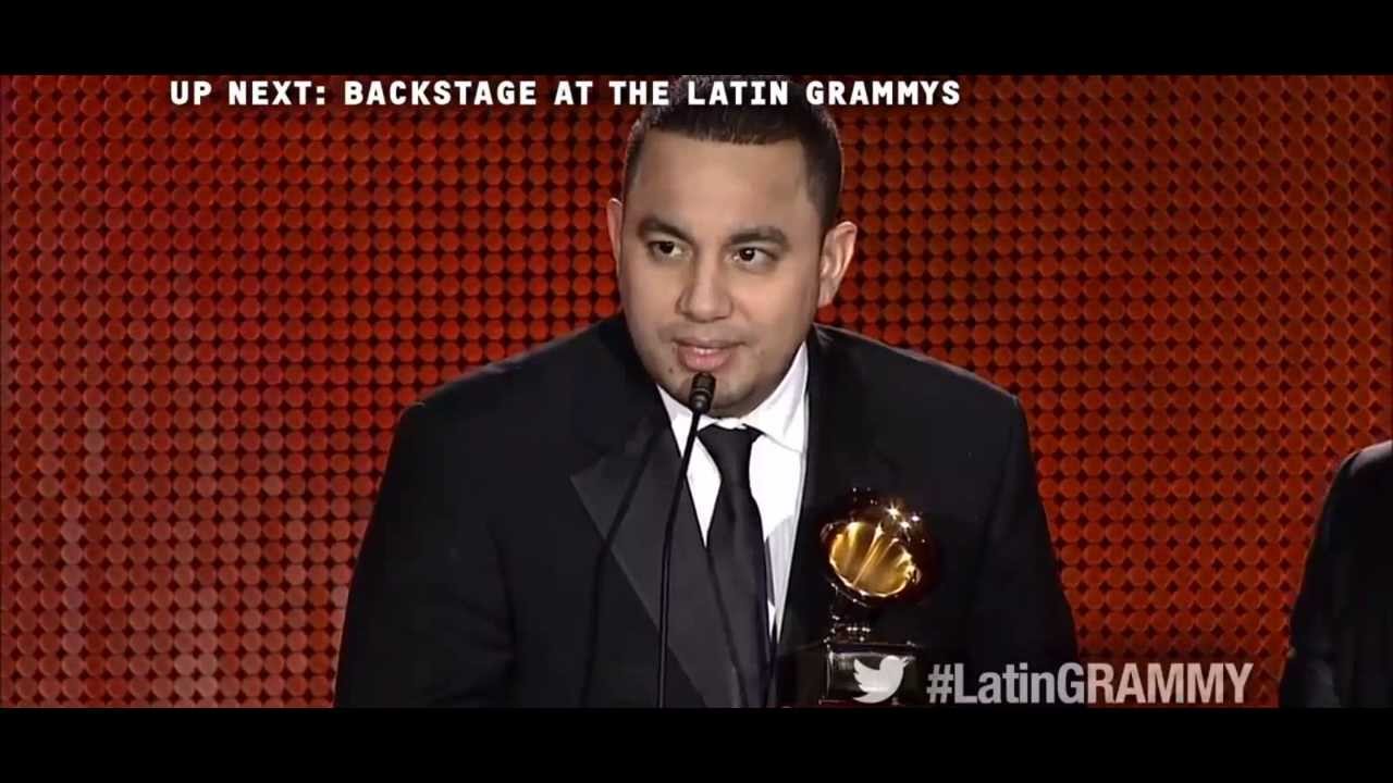 Felipe Pelaez y Manuel Julian recibiendo el Grammy Latino 2013