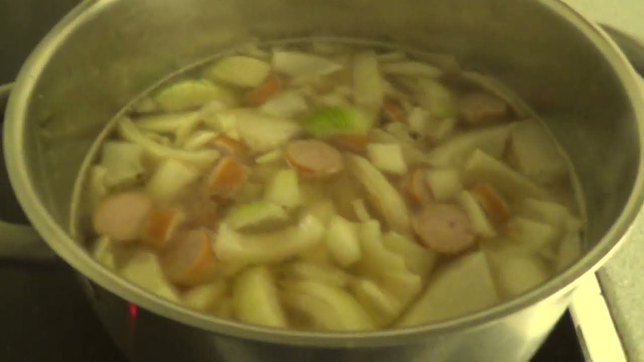 MongoTV_21600 -Billig Varme Retter- Del 173 - OKSEBOULION SUPPE Med PØLSE-PASTASKRUER-LØG- 18 Kroner