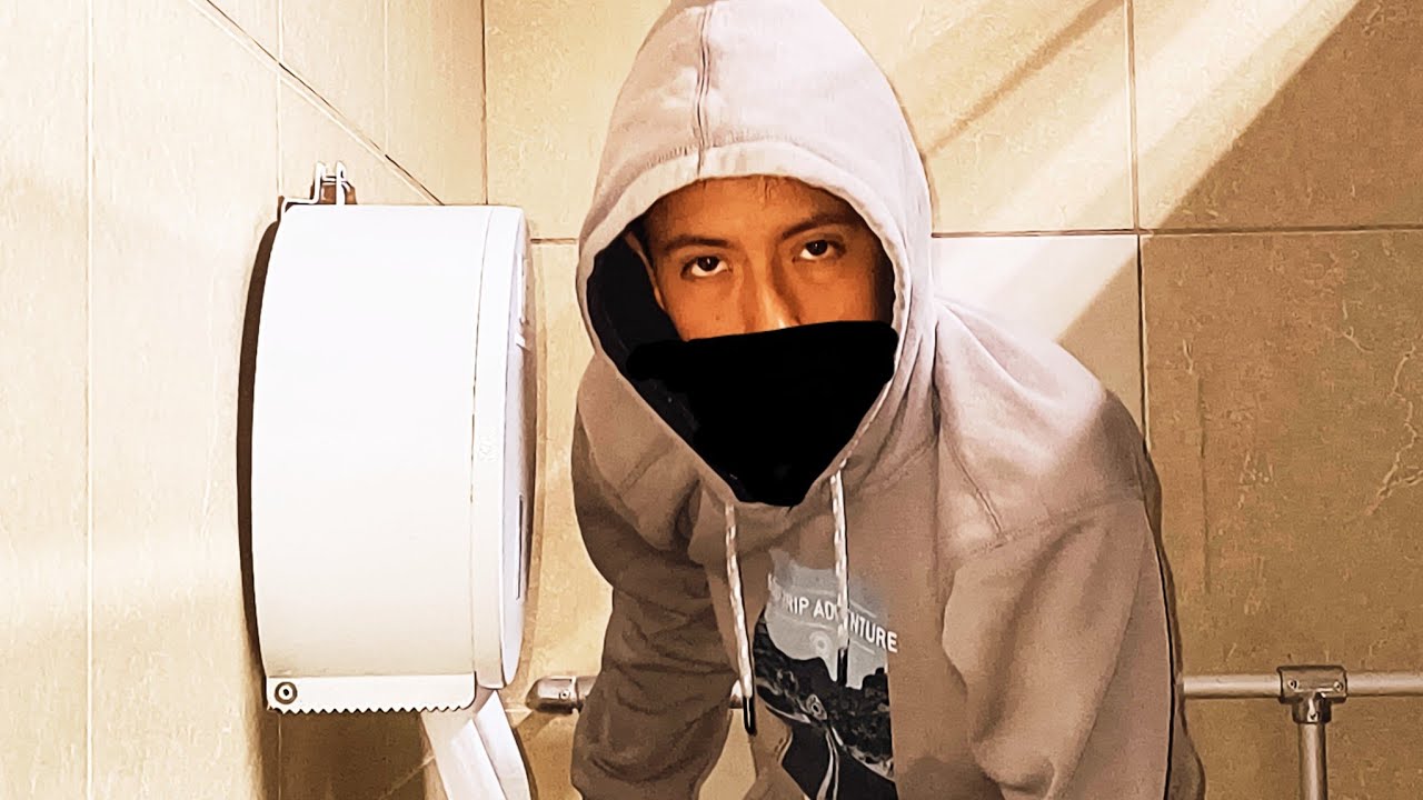 Entre a Robar Papel de Baño a la Universidad