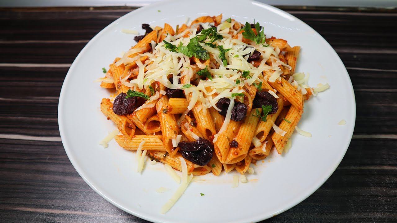 PENNE ARABIATA (Arabiata Soslu Makarna Tarifi) (Acılı Makarna Sosu Tarifi)