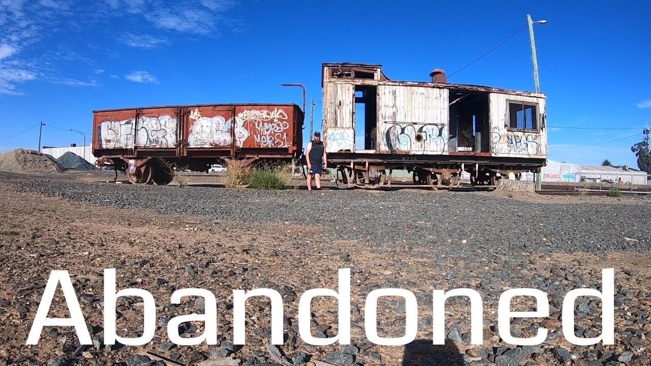 Abandoned weedex train carriage - ECHUCA VLOG -