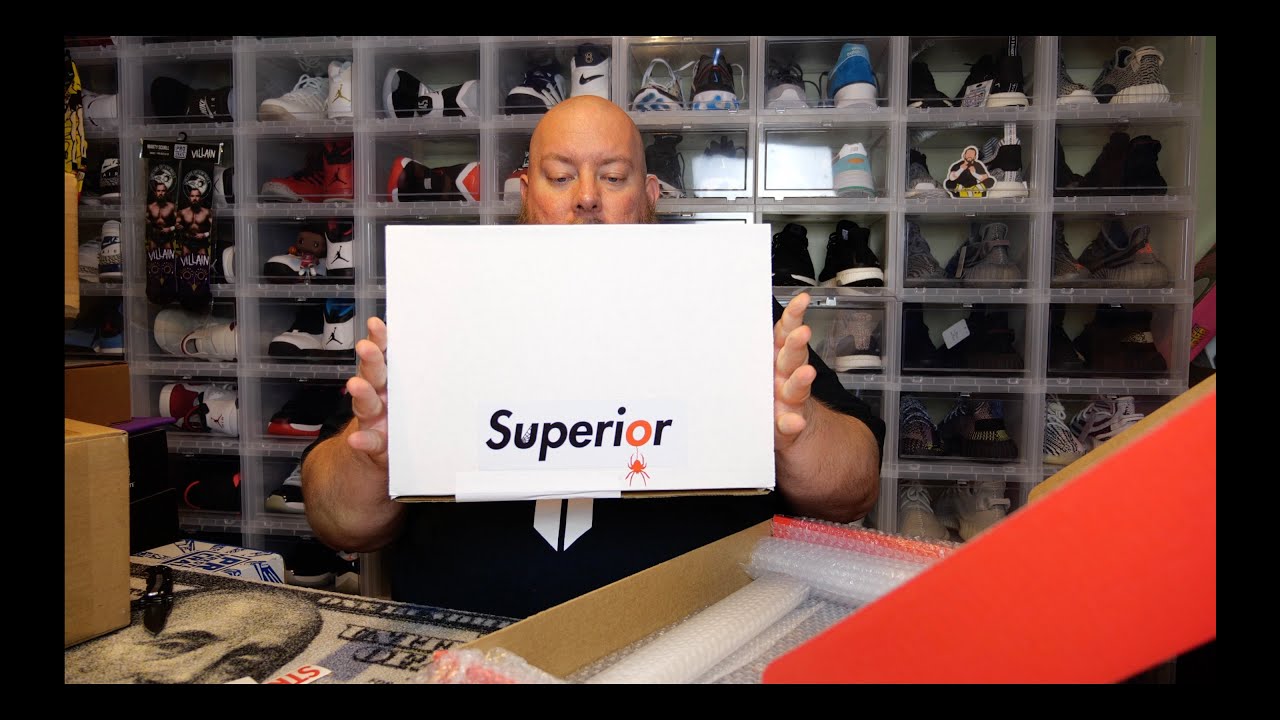 Opening another $250 Superior V11 Comic Book Mystery Box - That Spiderman Booth