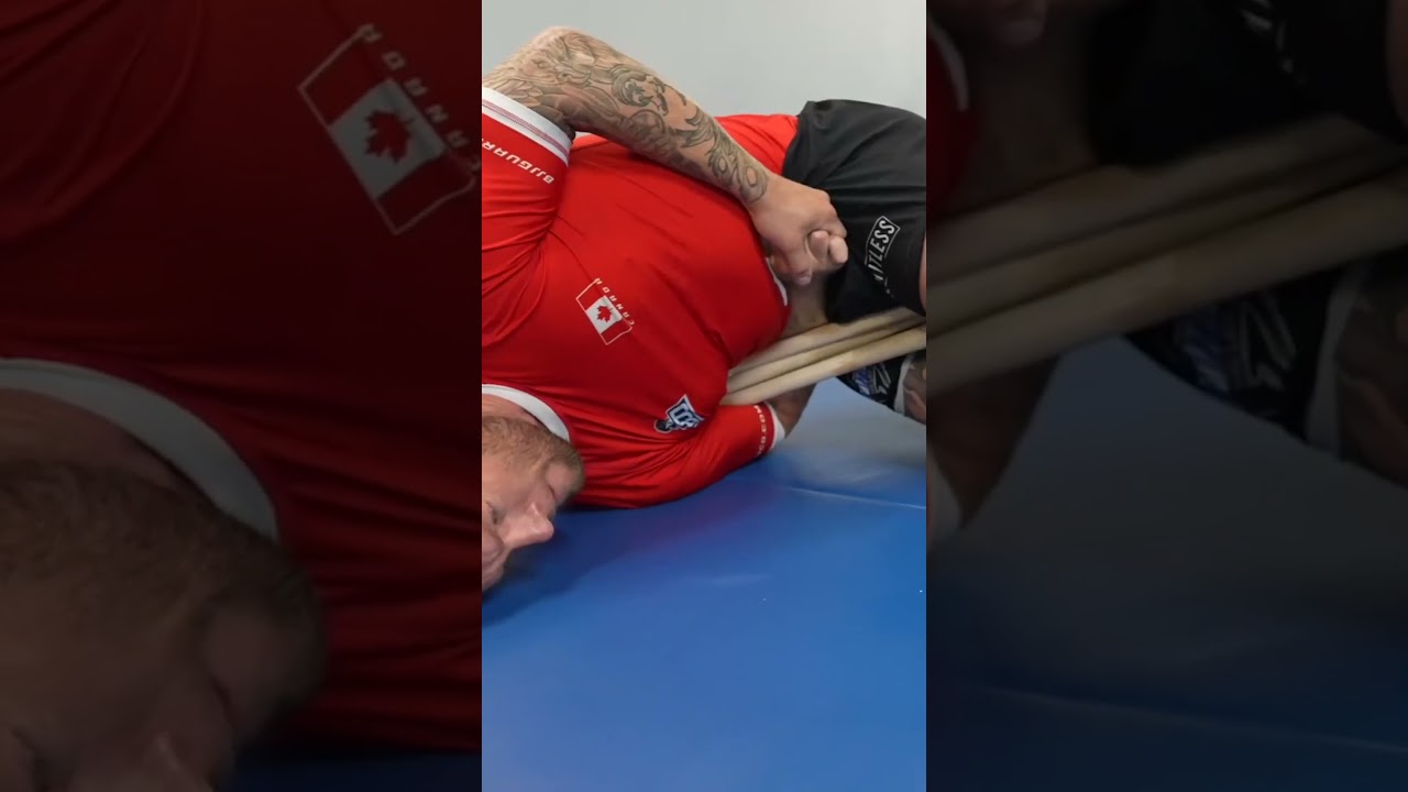Jiu Jitsu black belt breaks four baseball bats in an ankle lock! 😳🤯  -  🎥 jordanteachesjiujitsu
