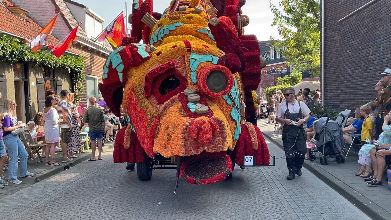 Corso Zundert 2024 Flower Parade Float - &ldquo;Decomissioned&rdquo; by Buurtschap Wernhout