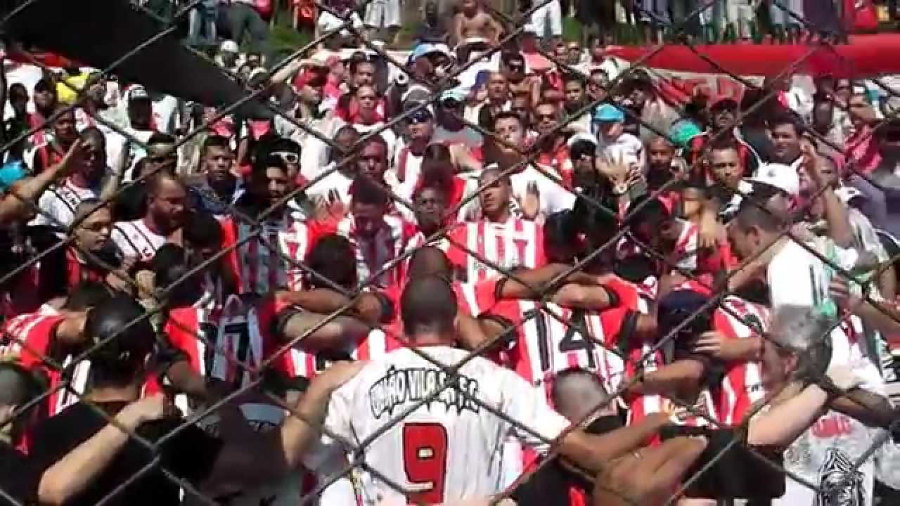 União entre jogadores e torcedores no Vila Sá