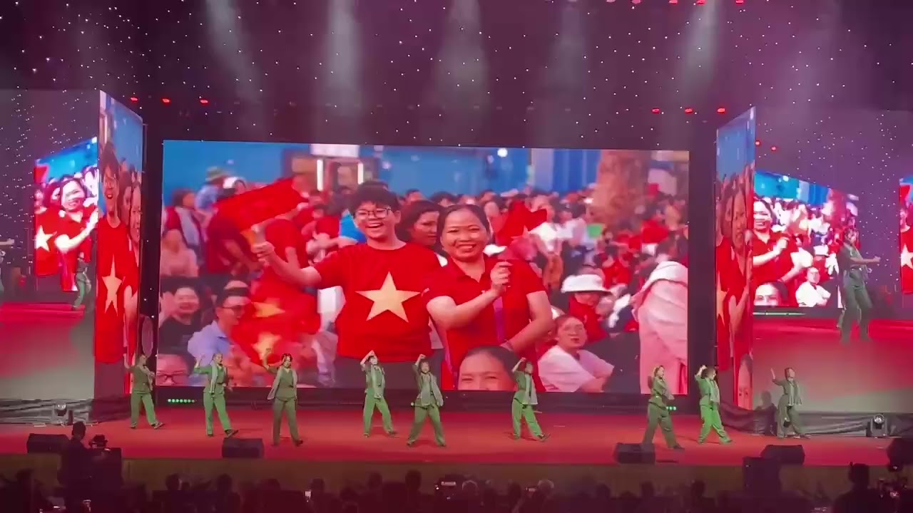 Nhảy chào Tân sinh viên - Mash up Tự Nguyện & Người Việt-biên đạo Kidstars-sdt biên đạo 0352467373