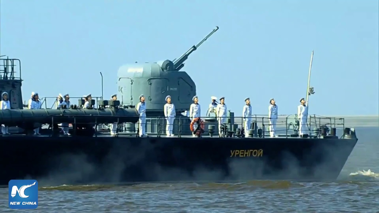 LIVE: Navy Day parade in St. Petersburg with participation of Putin