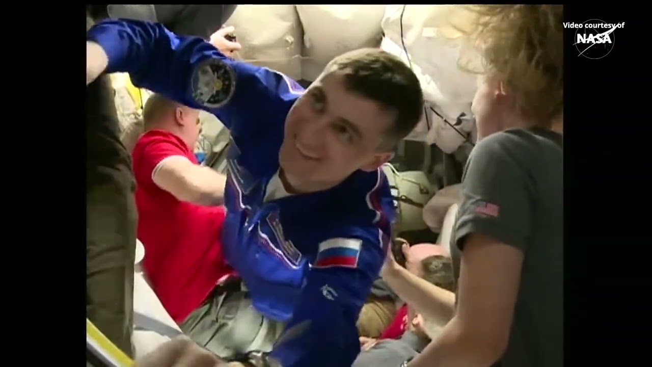 Soyuz MS-27 hatch opening