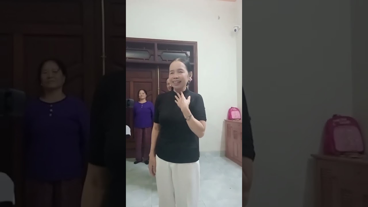 Hài nhóm bà thuận 