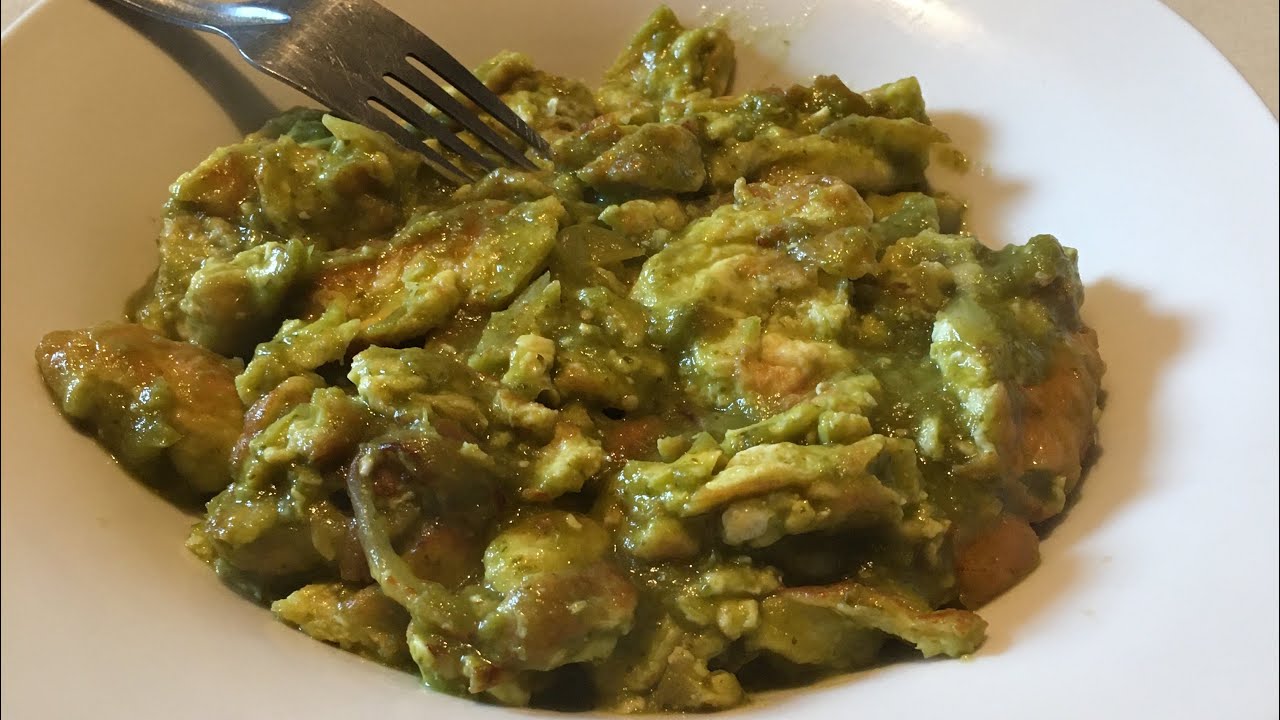 Huevos En Salsa Verde