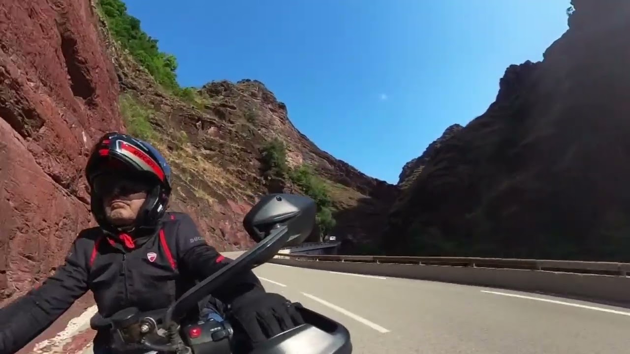 Strade da moto ➡️Gorges du Cians #ducati #ducativ4 #franciainmoto 