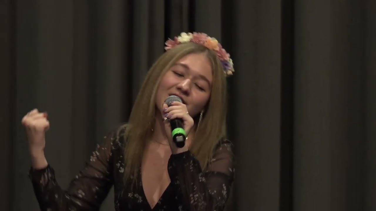 Unstoppable (Sia) - Anastasiia Posna - Vyshyvanka Ensemble - Heiligabend 2022