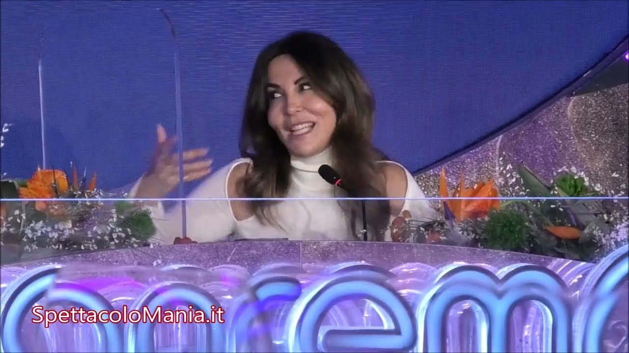 Sanremo 2022: Sabrina Ferilli, la cervicale e la caserma