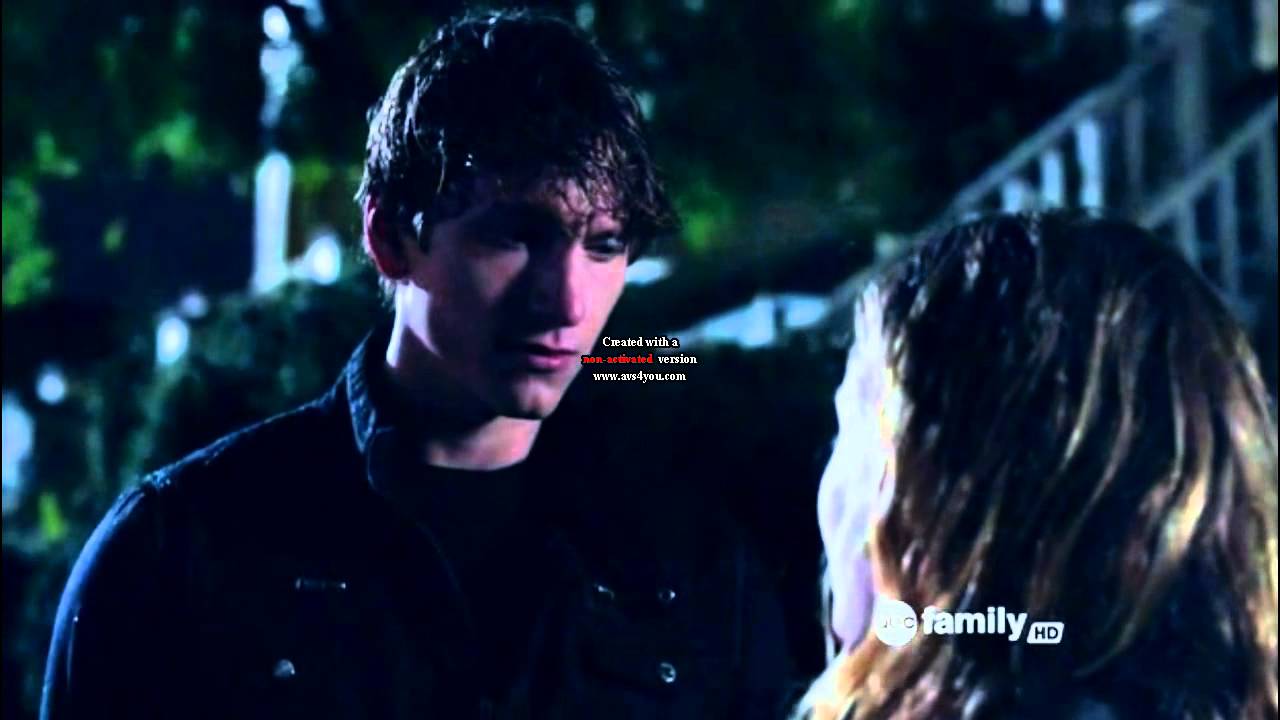 The nine lives of Chloe King - Alek and Chloe scenes