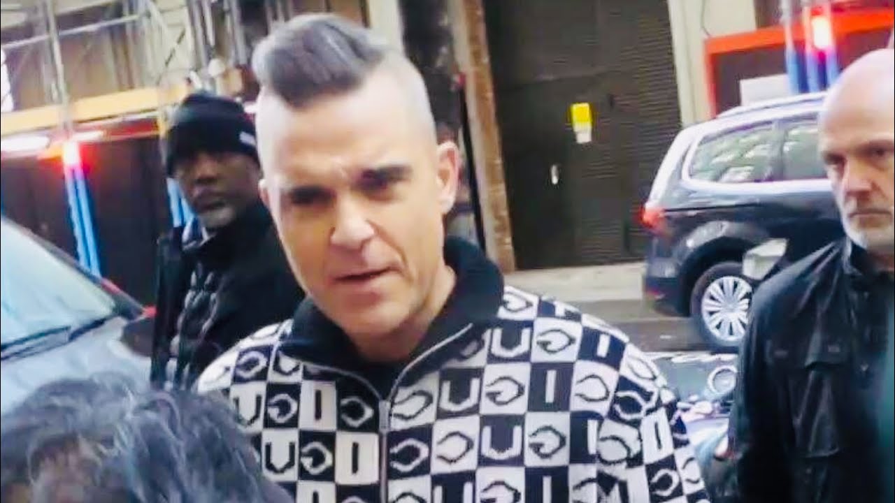 Robbie Williams in London 22 11 2019 (1)