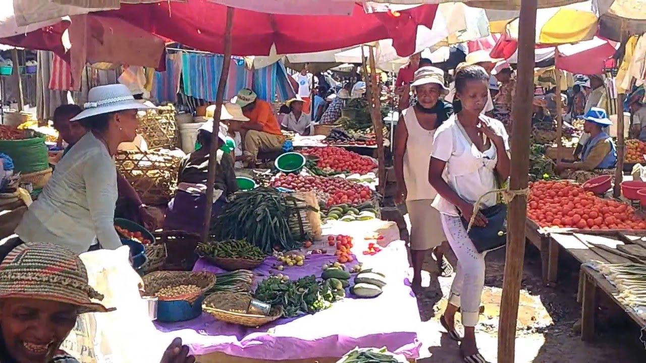 MADAGASCAR march&eacute; de fianarantsoa ! MADAGASCAR fianarantsoa market !