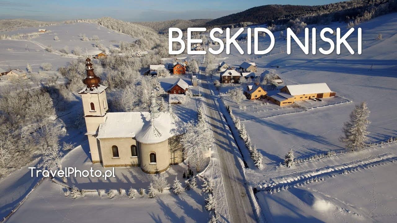 Beskid Niski - Banica, Izby, Dom na Łąkach - zimowy poranek widziany z drona (FHD)