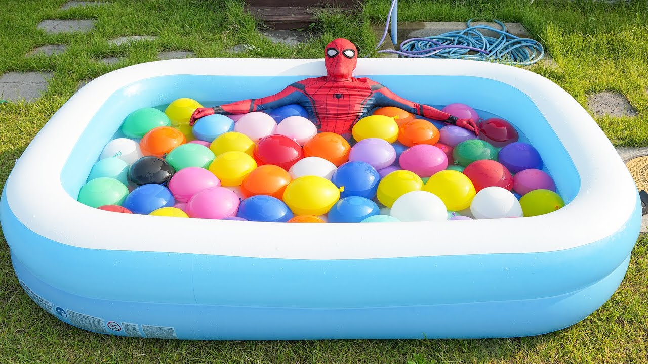 Spider Man Playing With Colored Water Balloons in Pool (Water Balloons Popping)