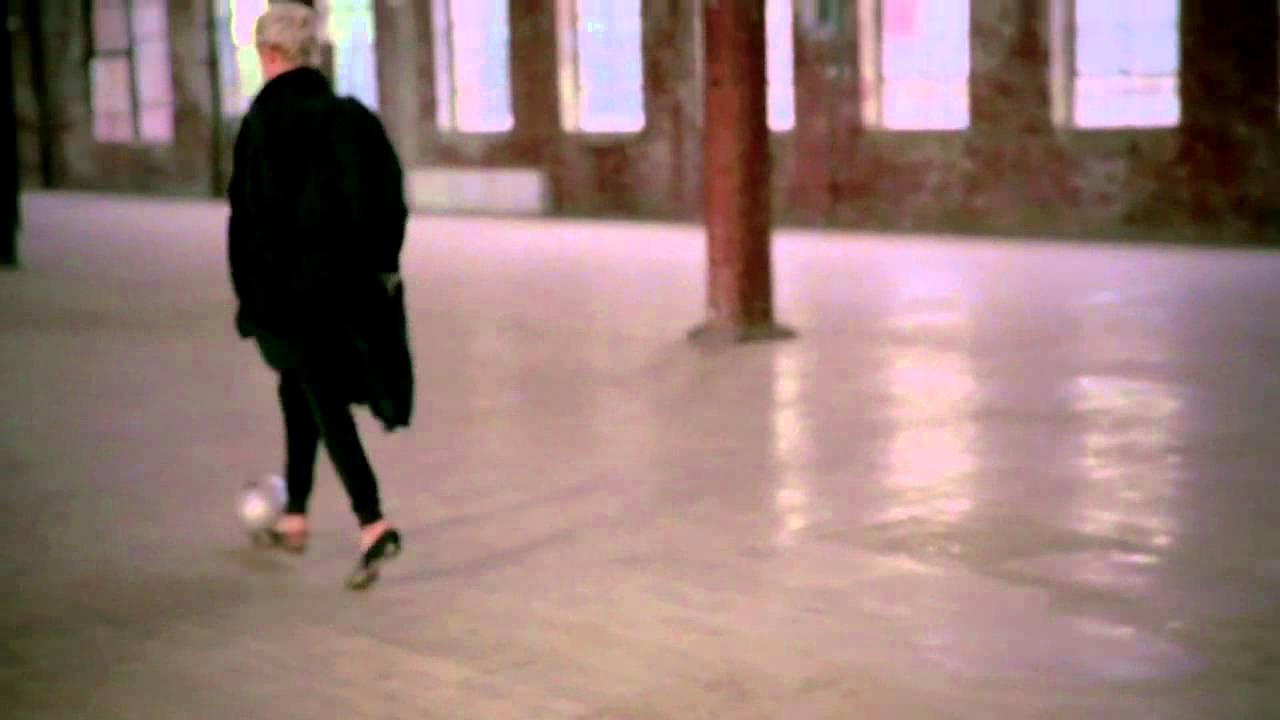 How to Do a Rainbow Kick With St. Vincent