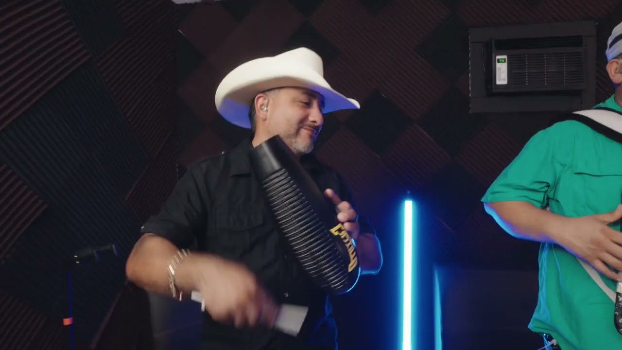 Los Castillo ((Vestido Blanco)) cumbia