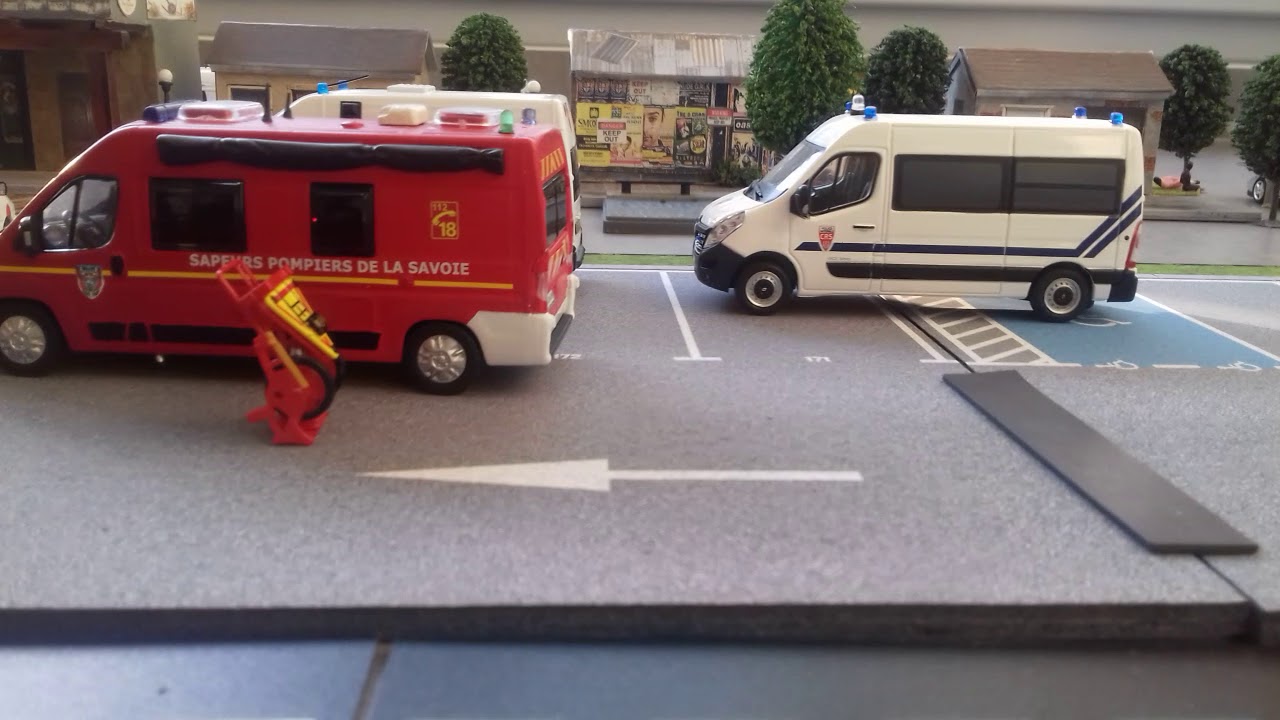 Maquette 1/43 ème pompiers avec gyroleds   abonnez vous !