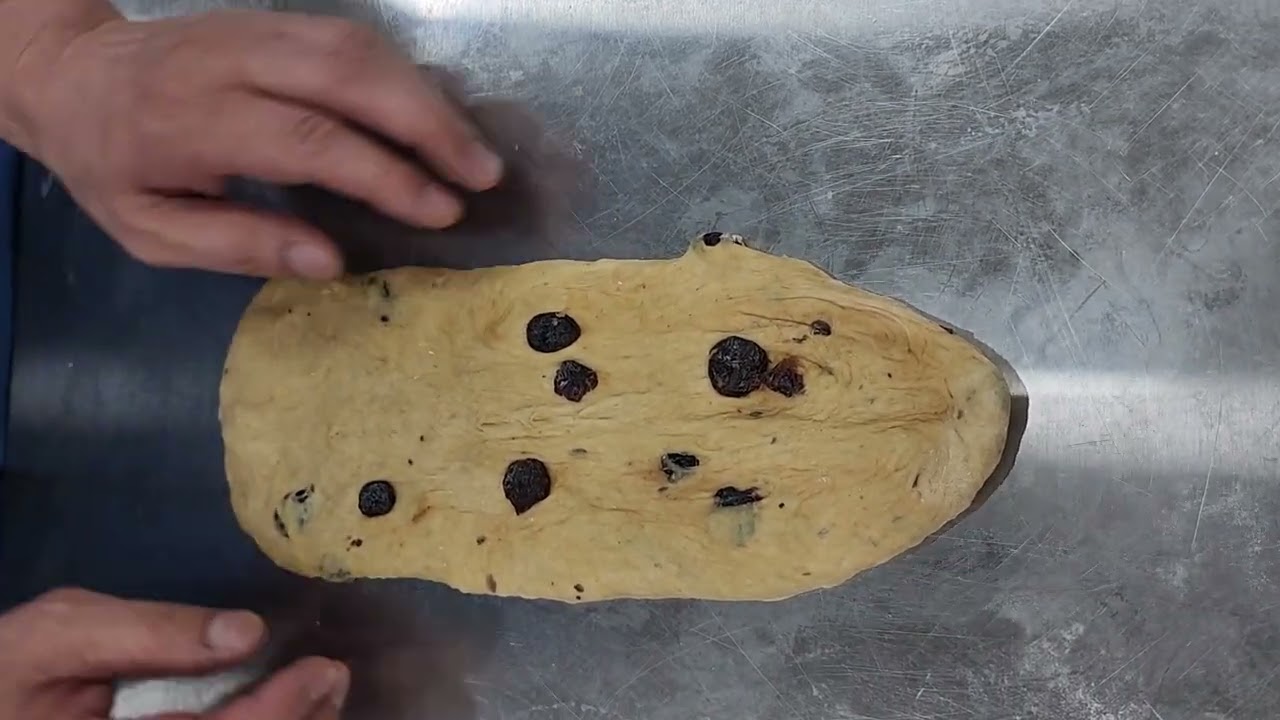 모카빵 밀어서 돌돌 말아서 성형