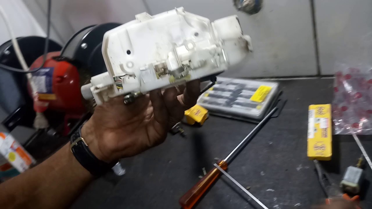 Como trocar motor da trava elétrica do cross fox,gol g5,g6,voyage,fox,spcfox.
