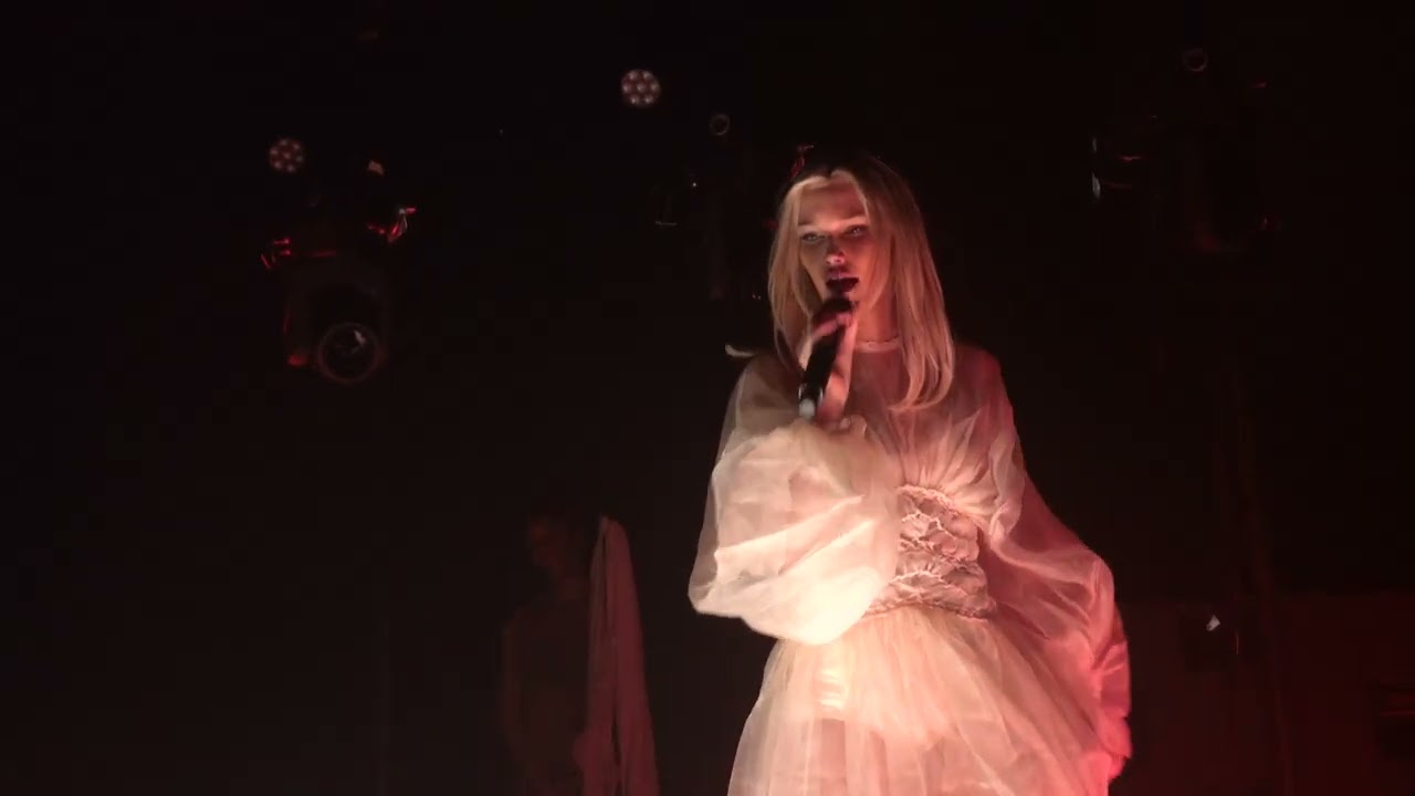Grace VanderWaal - Beg For It, at Lincoln Hall in Chicago, 5/4/2025