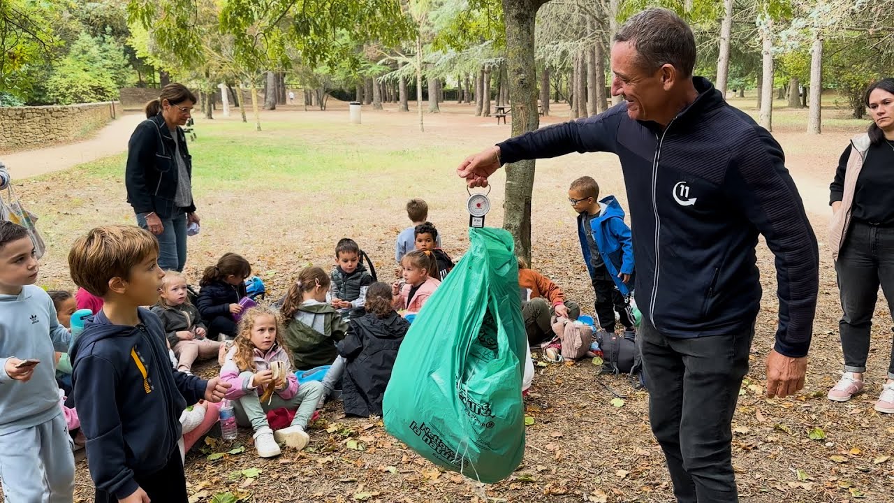 Les enfants de Carcassonne participent à l'opération Nettoyons la Nature :