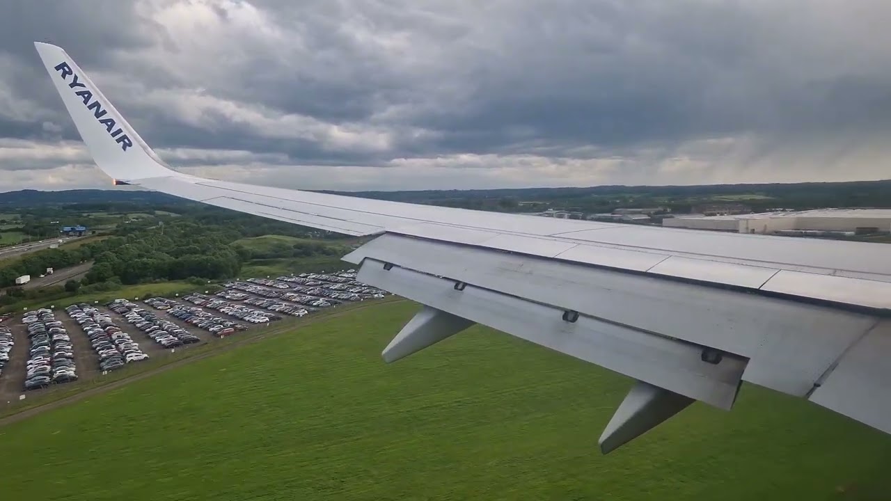 Ryanair 737-800 Landing at East Midlands Airport (EMA - EGNX), UK - Runway 27 - 15/06/24